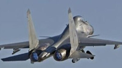 Suriye uçakları Lübnan'ı bombaladı!