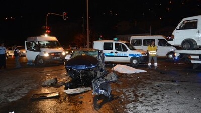Başbakanlık polisi kazada hayatını kaybetti