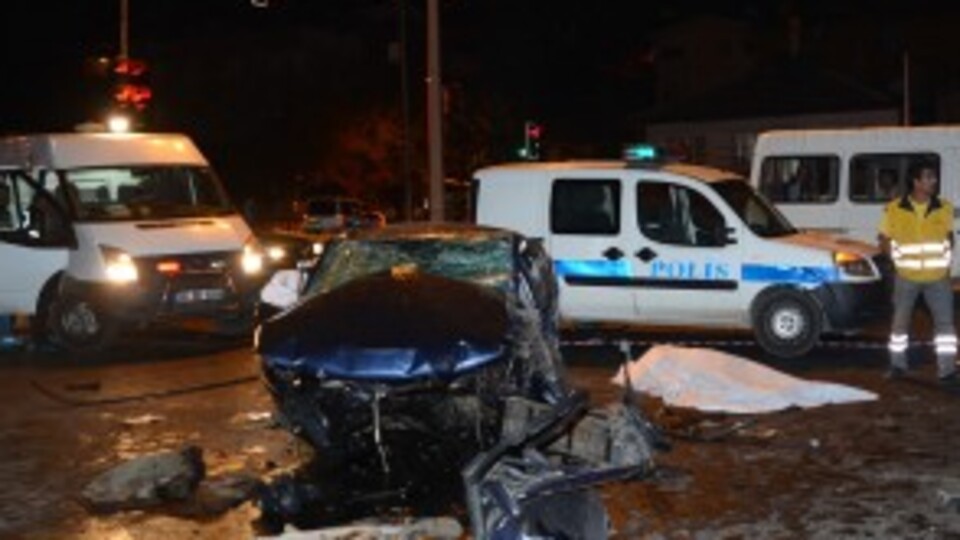 Başbakanlık polisi kazada hayatını kaybetti