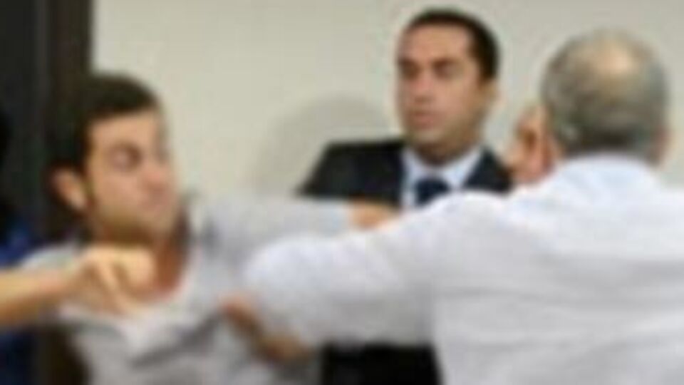 Meclis salonu boks ringine döndü!