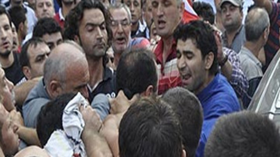 Bakana tepki, başkana yumruk!