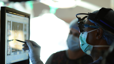 Beli kırılan hastaya robotla müdahale