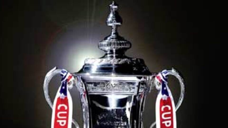 Dünyanın en eski kupasına hangi Türk sponsor oldu?