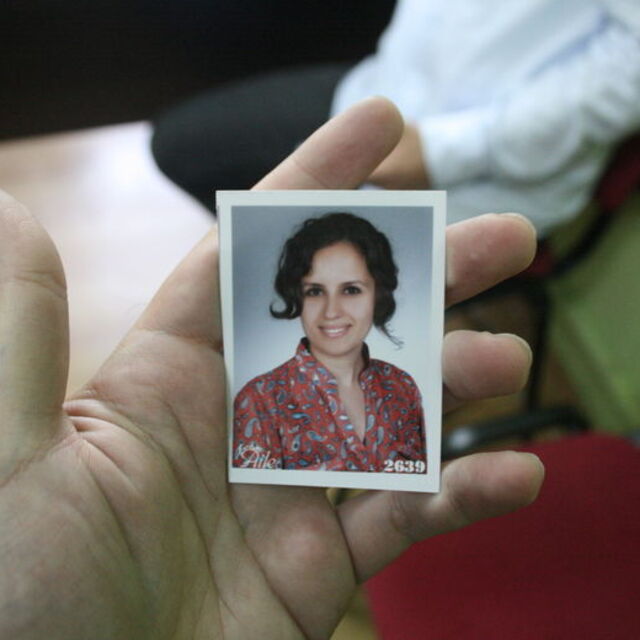 Öğretmeni öldürüp yola attılar!