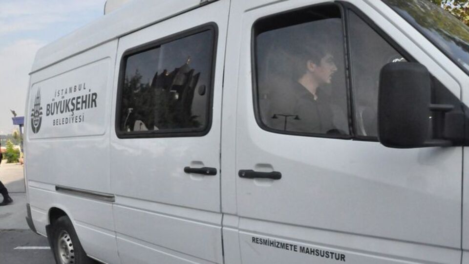 Özal'ın naaşı trafiğe takıldı!