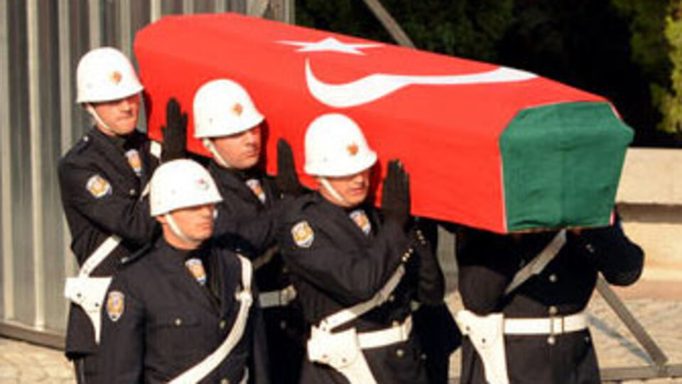 Özal yeniden defnedildi