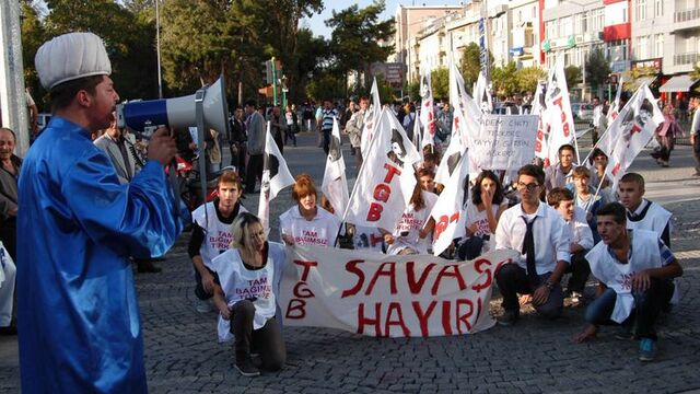 Uşak'ta CHP'ye protesto