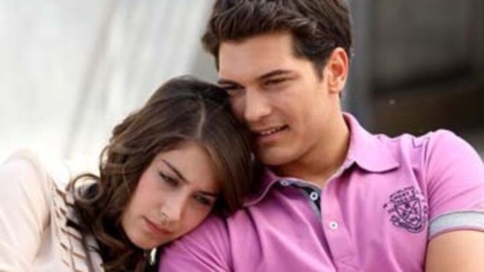 Mesut Yar sordu, Hazal Kaya cevap verdi!