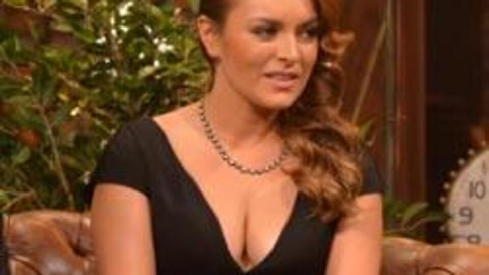 Ezgi Mola'dan 'Göğüs Show'