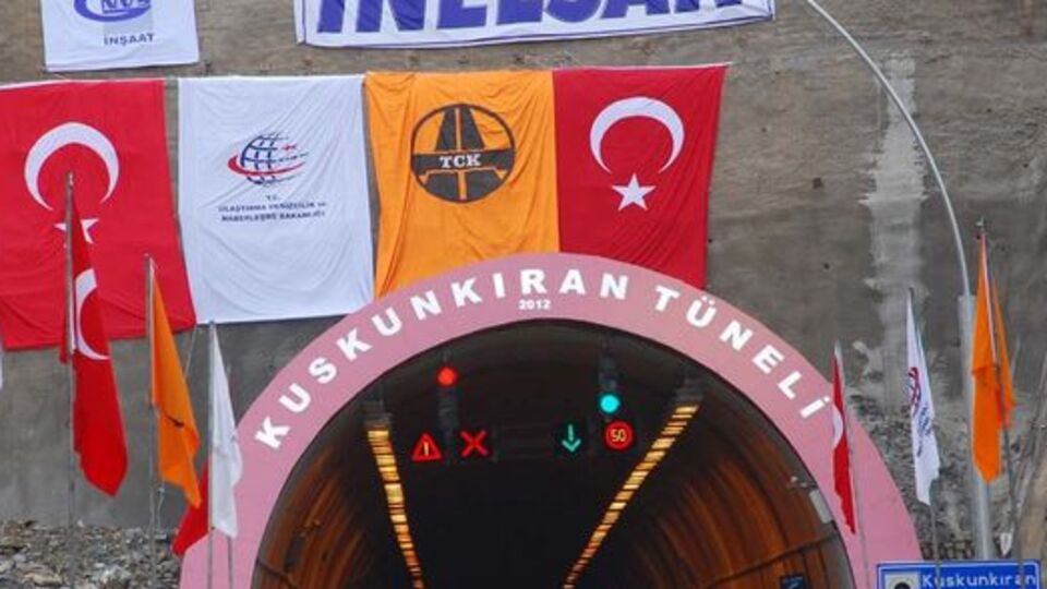 Doğu'nun en büyük tüneli hizmete açıldı