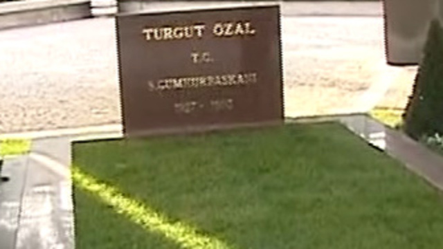 İşte Özal'ın 'yeni' kabri!