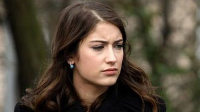 Hazal Kaya oyunculuğu bırakıyor mu?