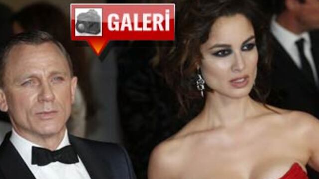 'Utangaç' Bond donla sevişmiş