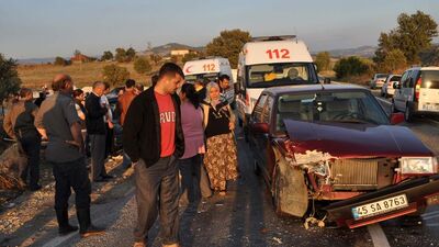 Yolun ortasında durunca kazaya yol açtı