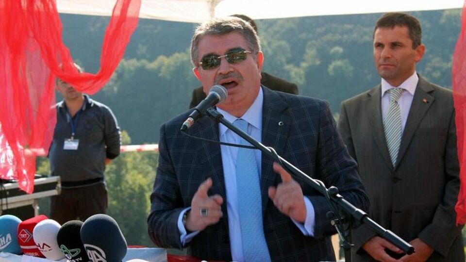 Bakan Şahin'den Hekimoğlu türküsü