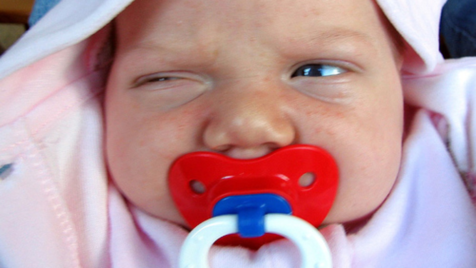 Biberon ve emzik nasıl zarar veriyor?