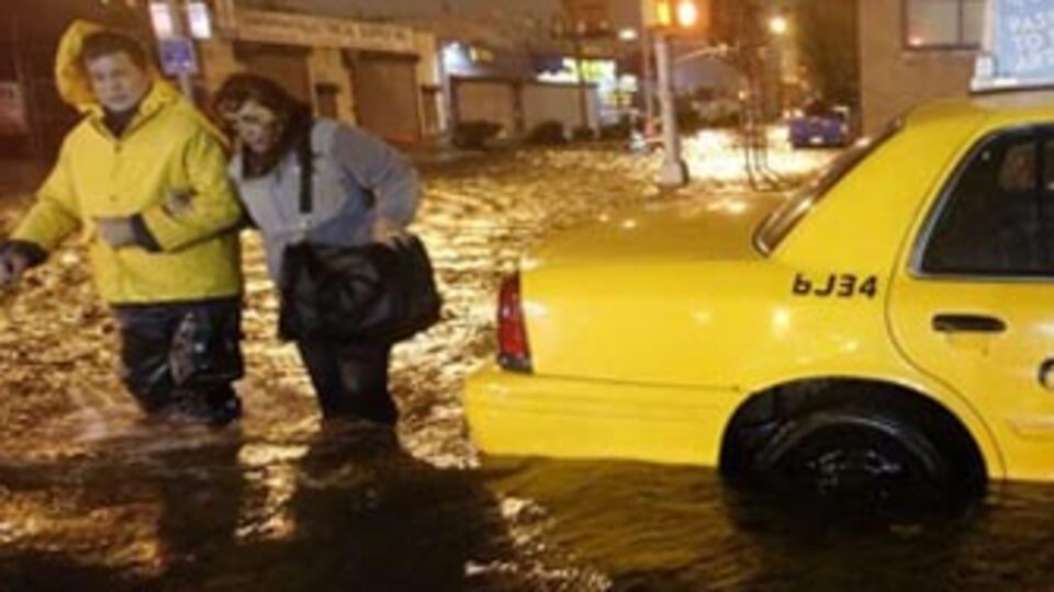 Sandy ABD'yi teslim aldı