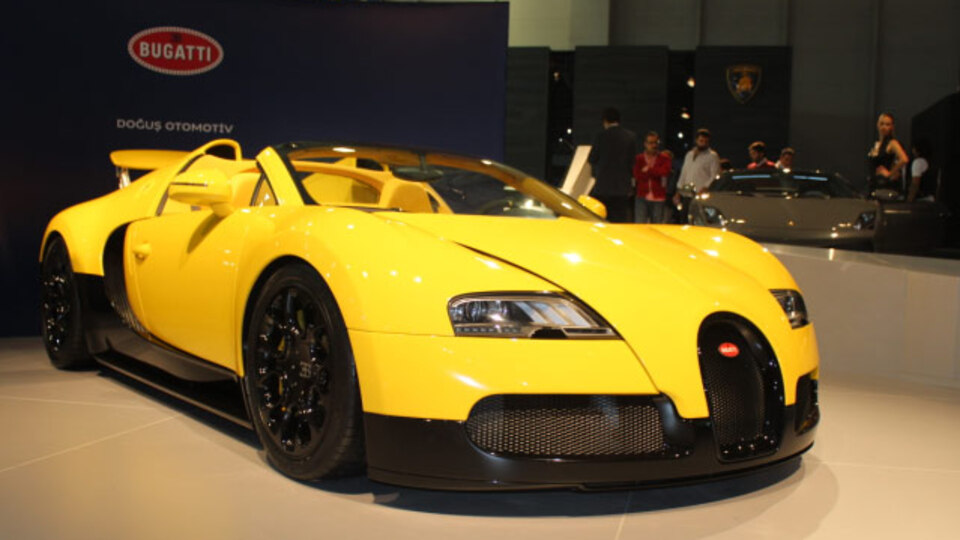 Fuarın en hızlısı Bugatti Veyron!