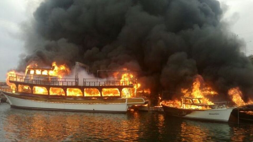 İzmir'de 20 tekne kül oldu!