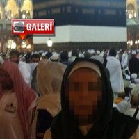 Ünlü şarkıcı hacı oldu