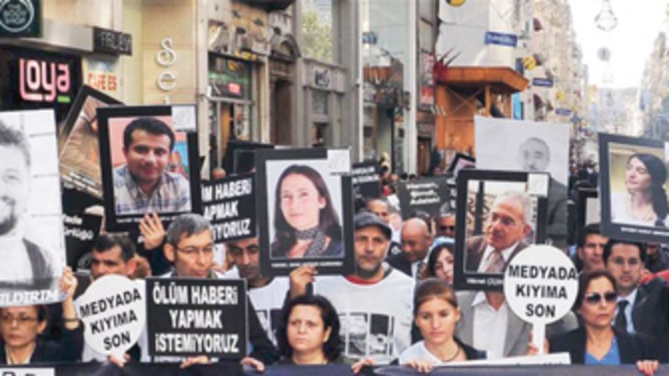 Bakanlık, gazeteci olmayan 10 sanık örneği verdi