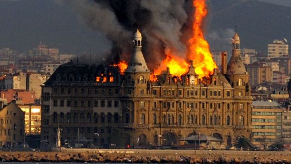 Haydarpaşa göz göre göre yanmış