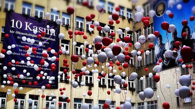 Ata'ya balonlu anma