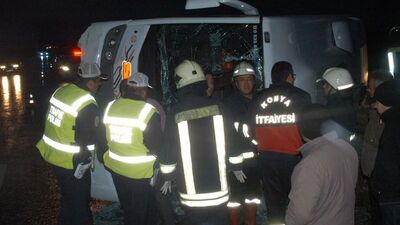 Otomobile tren çarptı