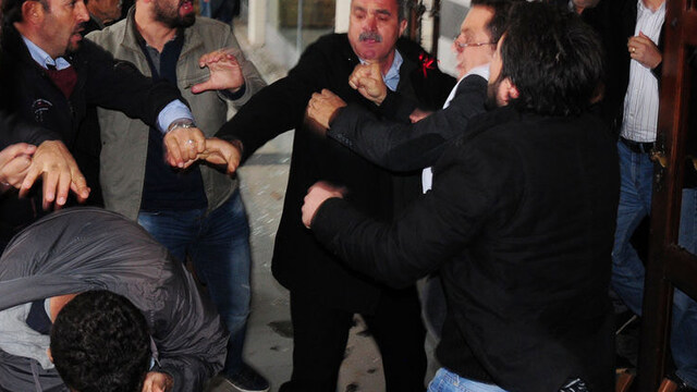 Polis yumruklayan BDP'li vekilden şok açıklama!