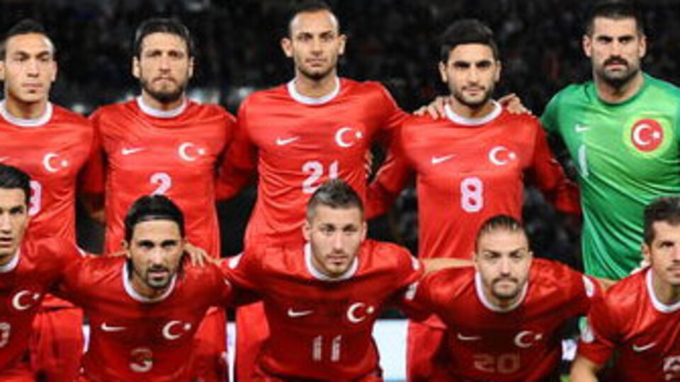 Milli maçta Hadise çıkacak!