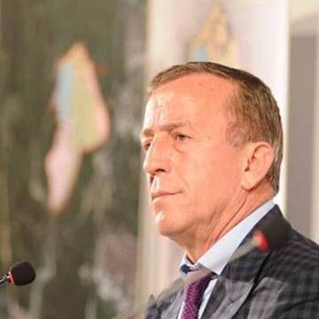 Reklamcılar Ağaoğlu'ndan şikayetçi!