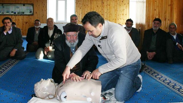 Camide kalp masajı eğitimi