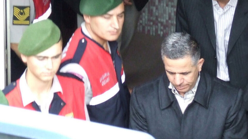 Ben dağlarda savaşırken o karımla ilişkiye girmiş