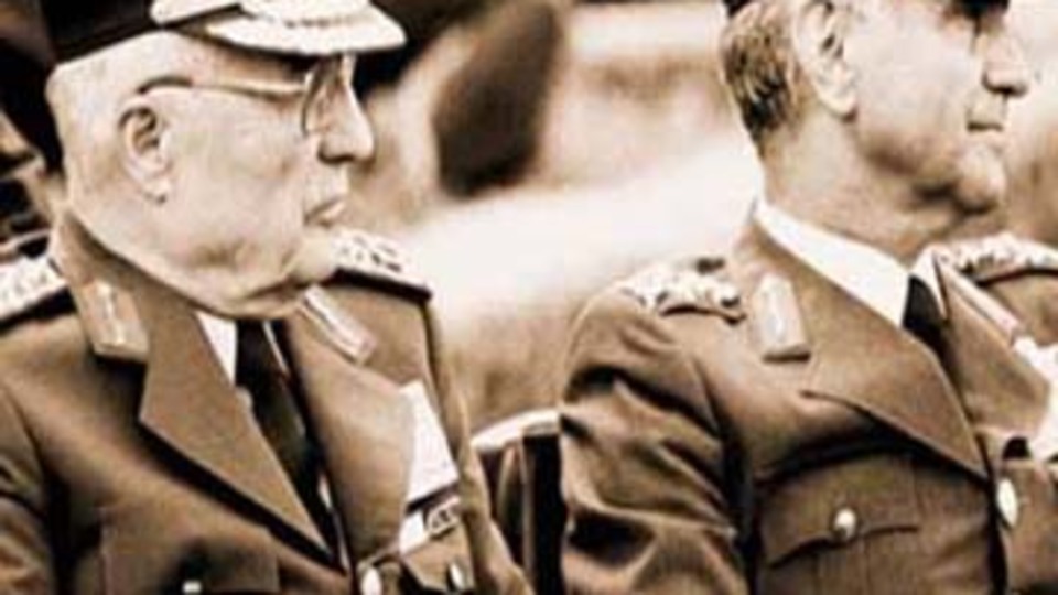 Kenan Evren'e soru yağmuru