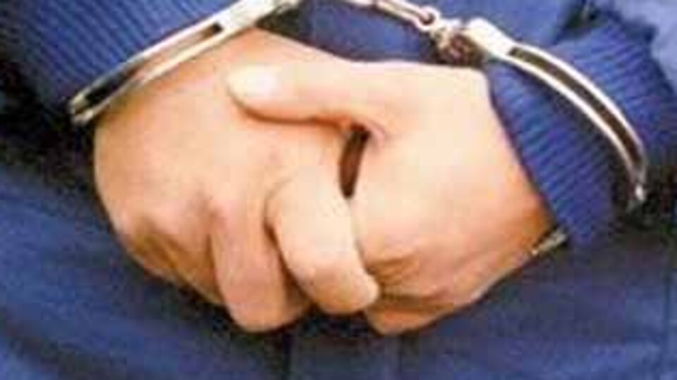 Altlarına kaçırdılar