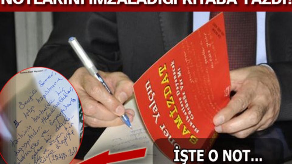 Notlarını imzaladığı kitaba yazdı!