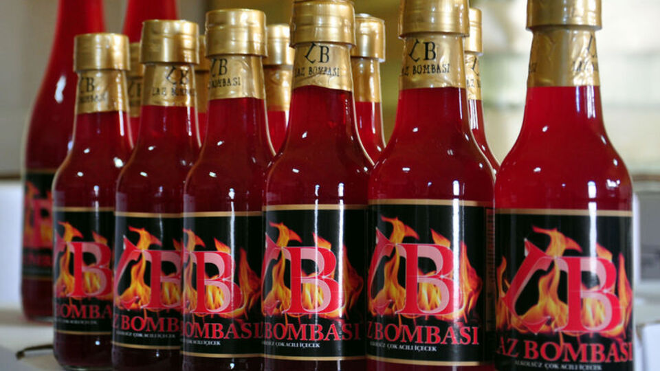 Ha bu şişeyi kafaniza tikmeyinuz