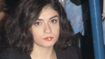 Sarma sigara içiyor