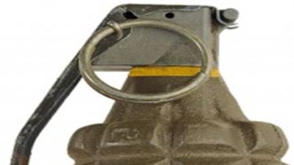 Kaynanasının evine el bombası attı!