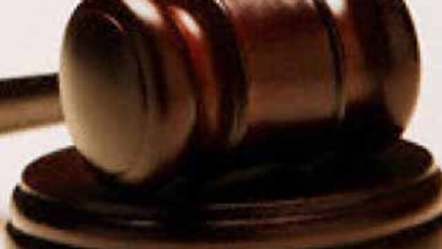 Oğluna terlik fırlatan anneye 5 yıl istendi