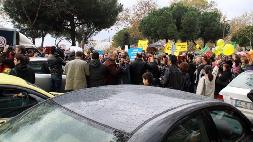 Bağdat Caddesi'ni kapattılar