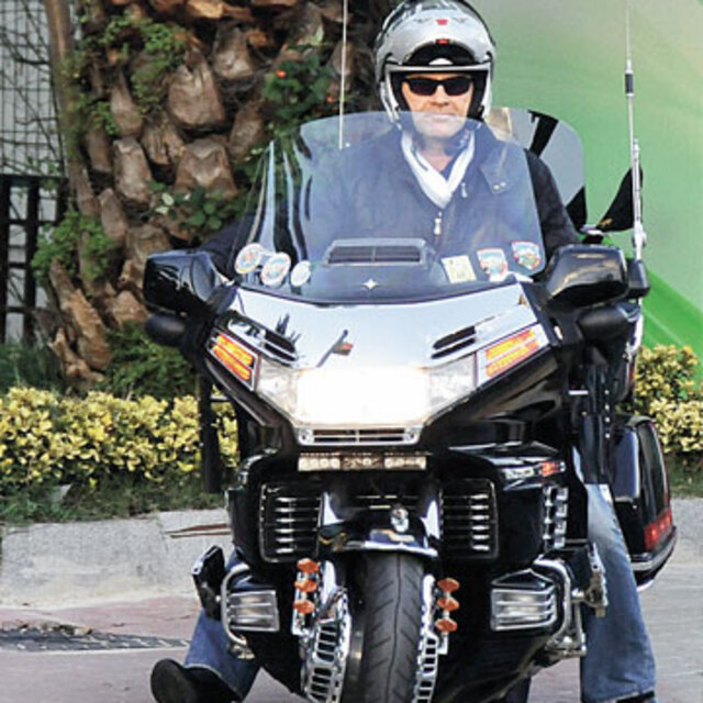Motorsikletli trafik canavarı