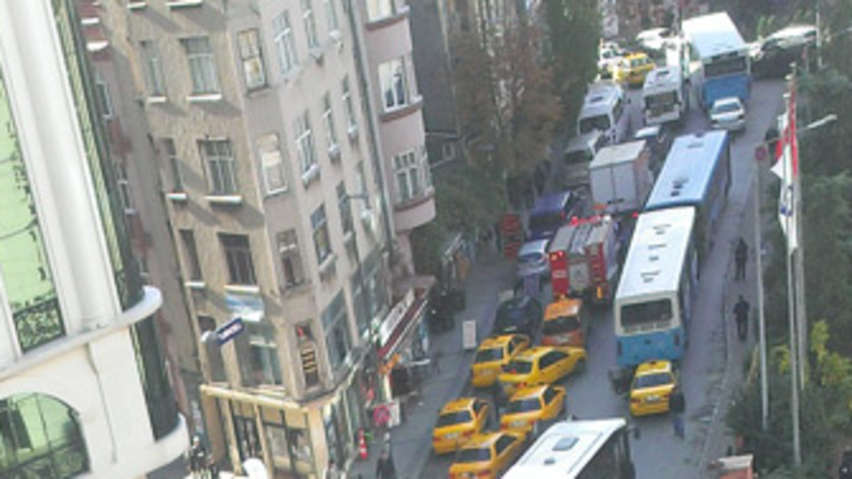 Taksim'de doğalgaz borusu patladı!