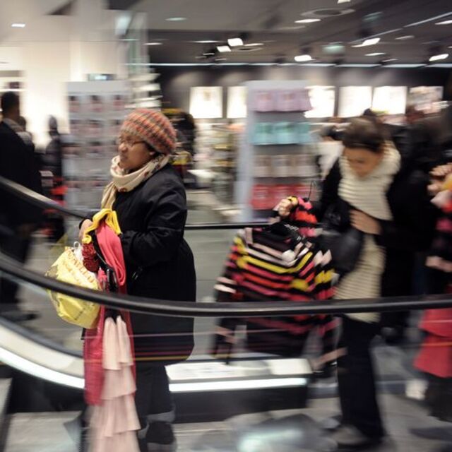 Müşterilerin giysilerini toplayacak!