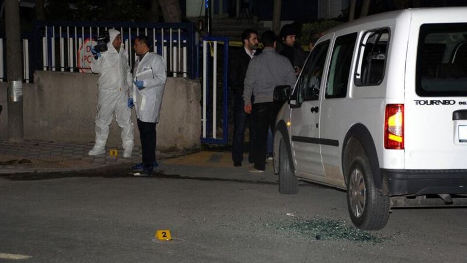 Polise kalaşnikoflu saldırı!