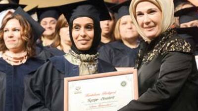 Anne Üniversitesi ilk mezunlarını verdi