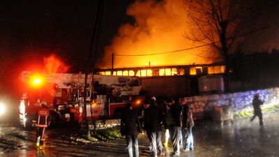 Tekstil fabrikası cayır cayır yandı!