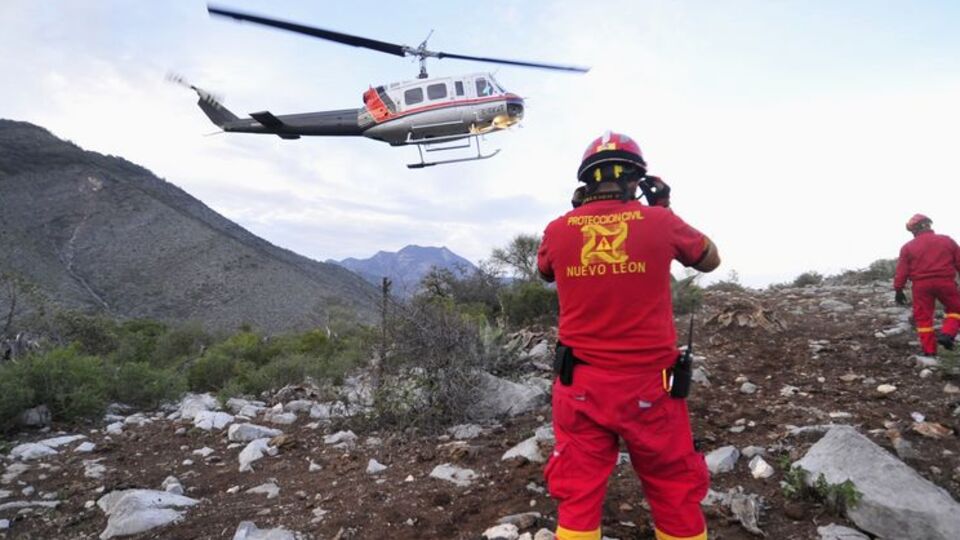 Ünlü şarkıcının uçağı düştü