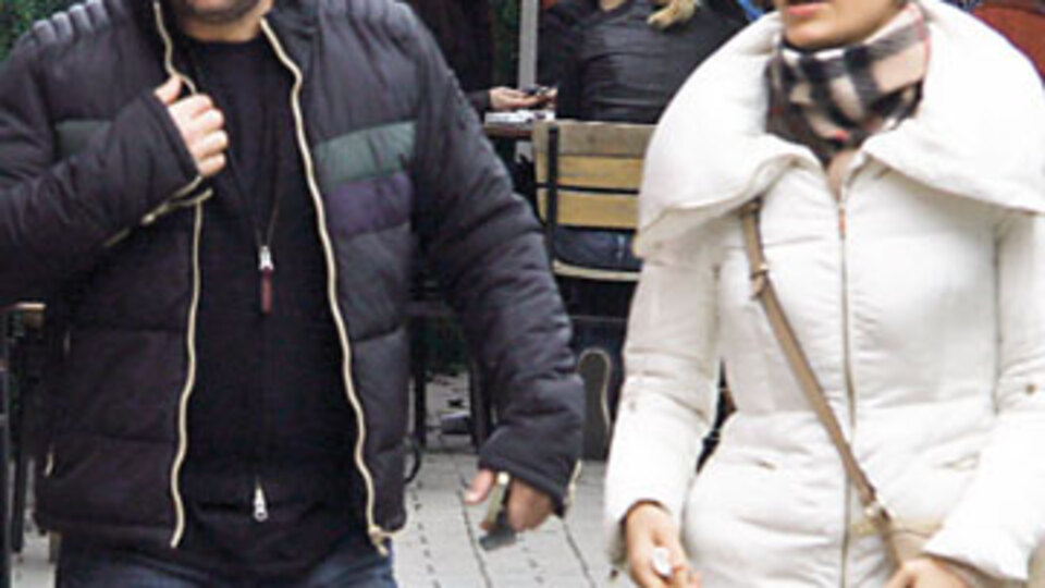 Hâlâ rolünün etkisinde