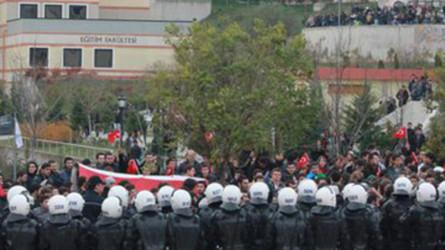 Üniversiteside gerginlik